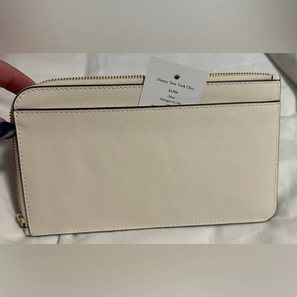 Kate Spade NWT Disney Collab Cream Chip and Dale Wristlet with Leaf Accents! ❤️